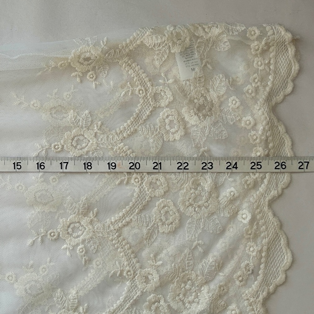 Lavish Ivory Lace Short Sleeve Scoop Neck Overlay Women's Top - Women's Medium - Picture 6 of 6